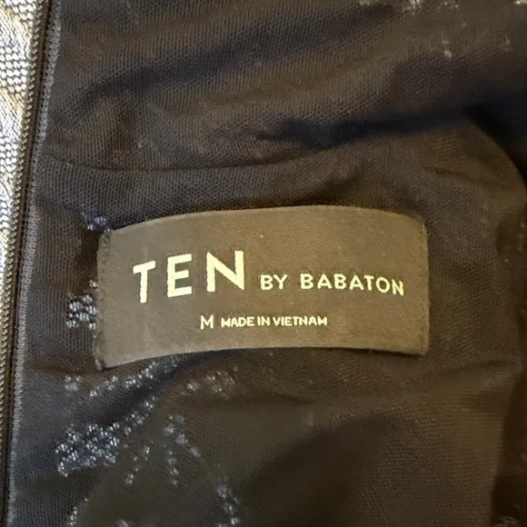 Babaton Lace Mockneck Bodysuit - Picture 6 of 6